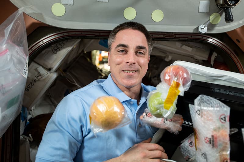 День космонавтики. Что едят на орбите сегодня?